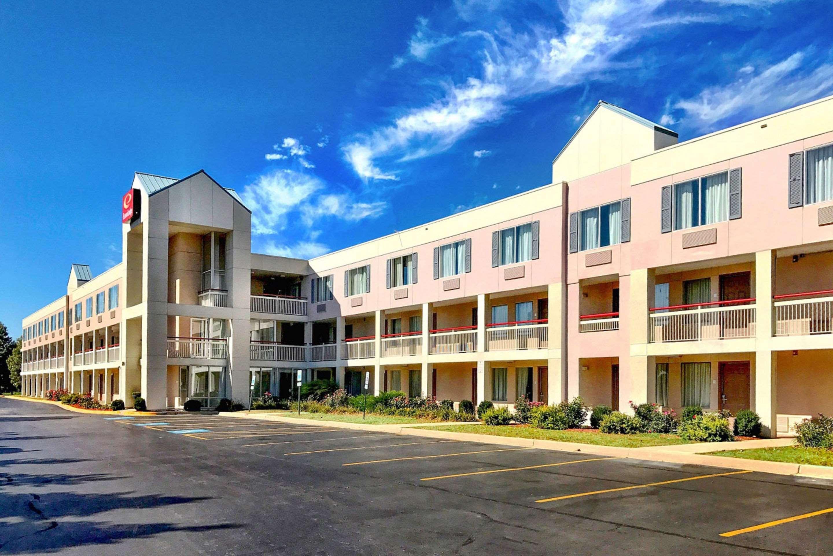 Econo Lodge Willowbrook Εξωτερικό φωτογραφία