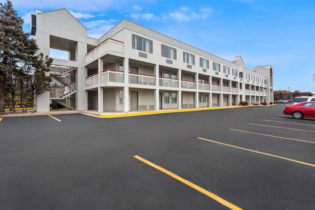 Econo Lodge Willowbrook Εξωτερικό φωτογραφία